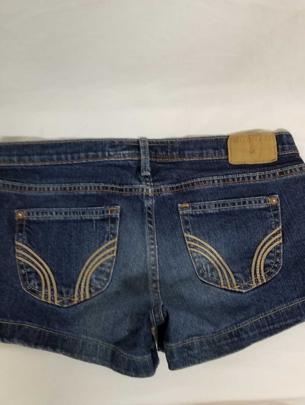 Hollister Co Denim Shorts Womens Size 3 Blue Low Rise Cuffed Classic Shortie Y2K - Picture 3 of 6